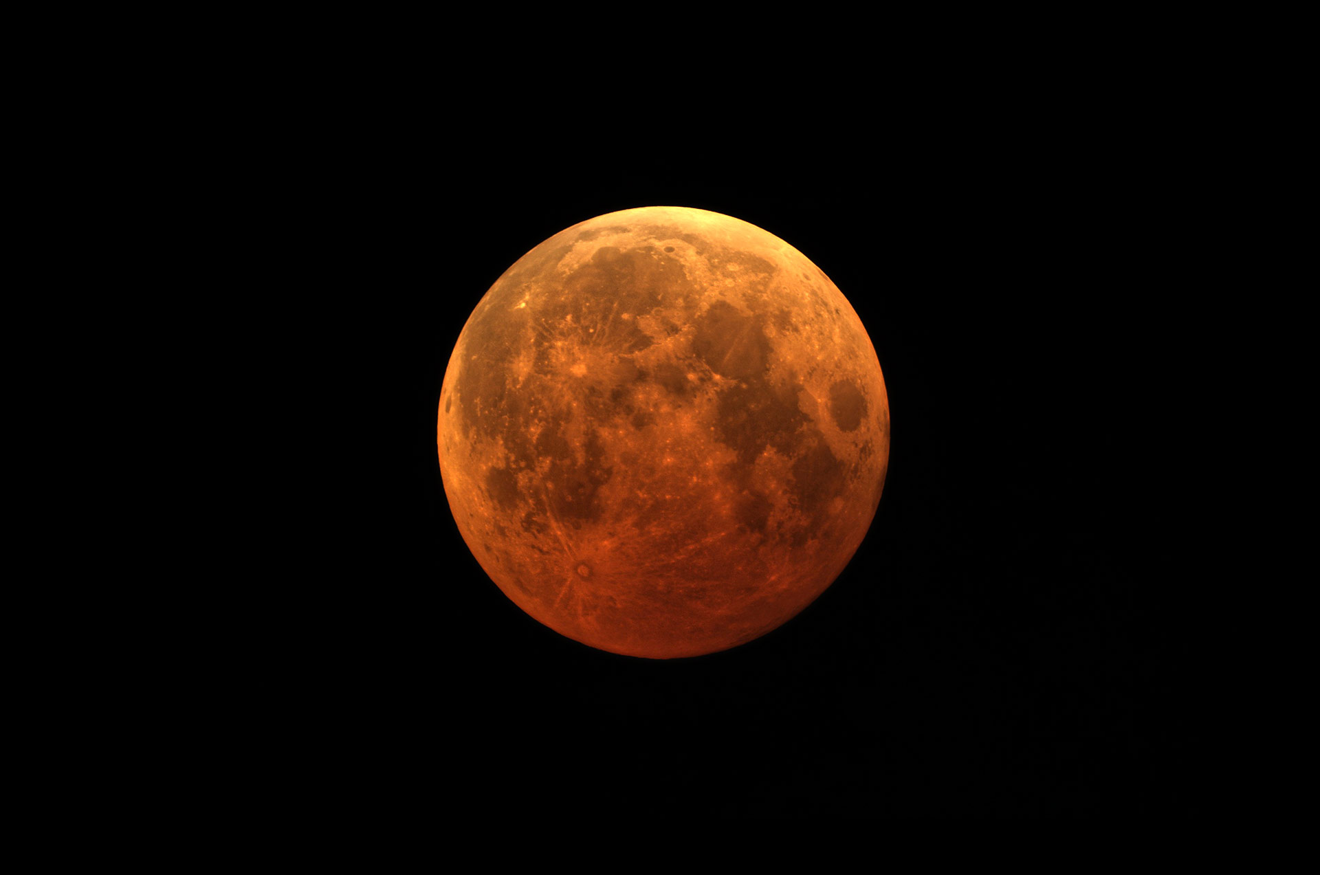 Blood Moon captured by Louie Atalasidis